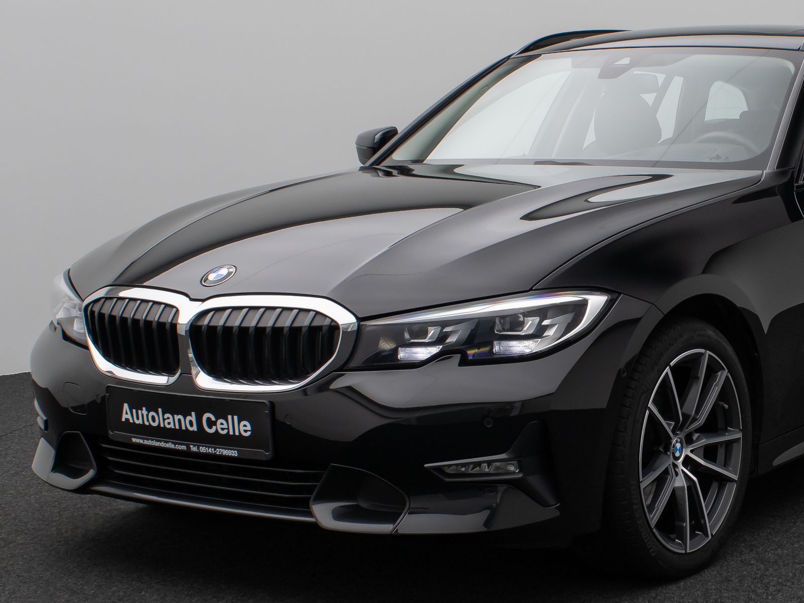 Fahrzeugabbildung BMW 320d  Sport Line Panorama HUD DAB Lordos LED PDC