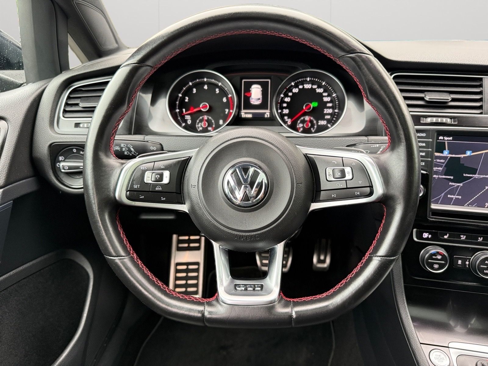 Fahrzeugabbildung Volkswagen Golf VII Lim. GTI BMT*Pano*Leder*Standheizung*