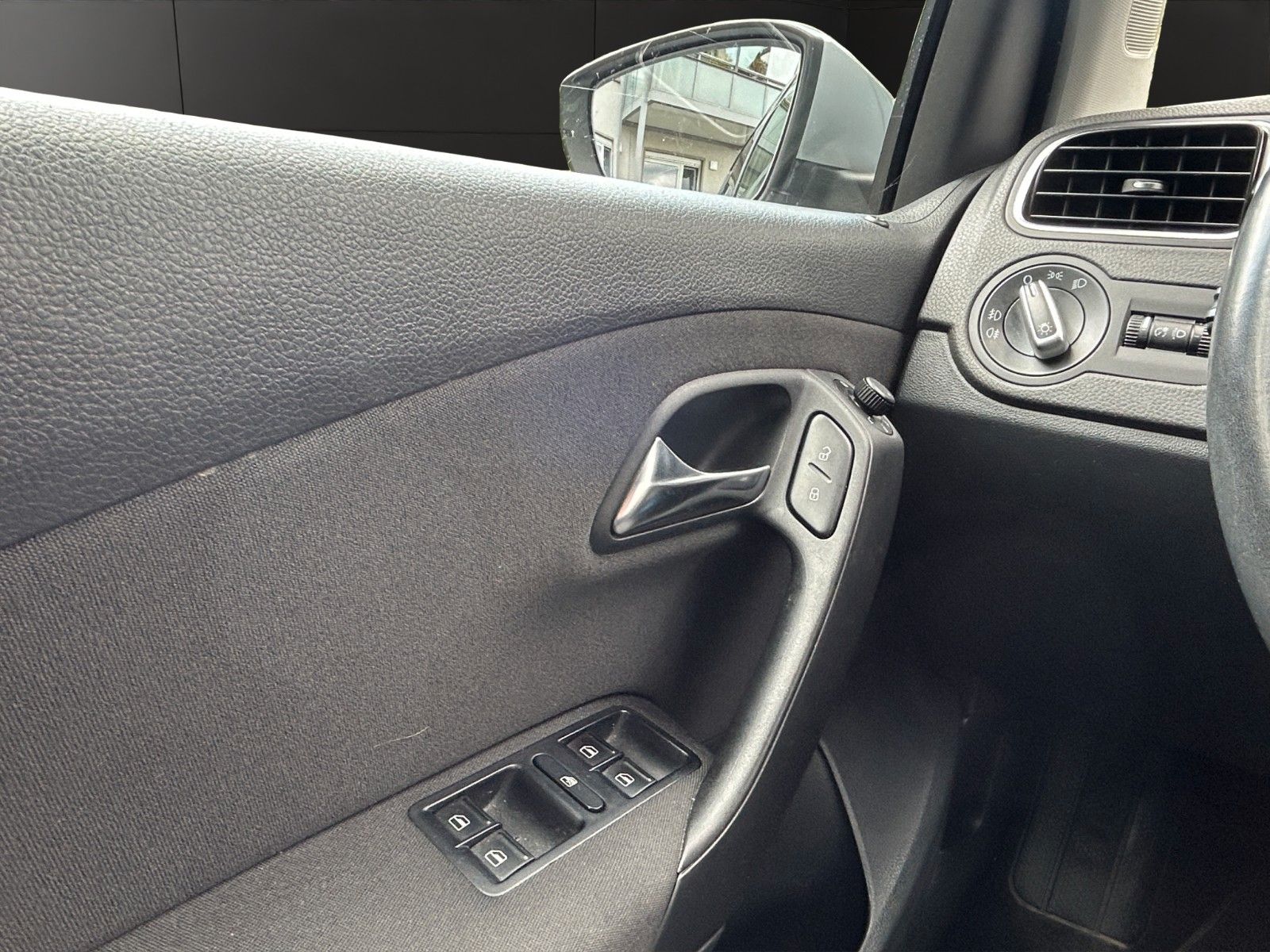 Fahrzeugabbildung Volkswagen Polo V Comfortline Klimaaut./Sitzheuzung/TÜV NEU