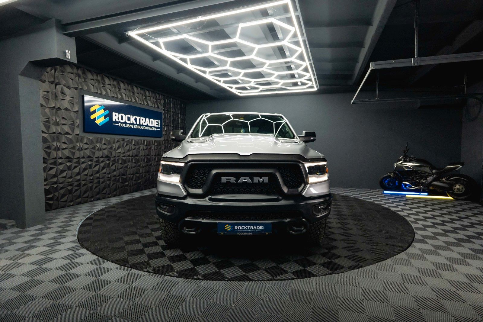 Fahrzeugabbildung Dodge RAM 5.7 V8 HEMI 4x4 REBEL OFFROAD AXLE LOCK 19%