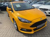 Ford Focus Lim. ST *Navi*Leder*Recaro Sitze* - Ford: Gelb