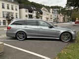 Mercedes-Benz E 63 AMG E 63 T Vollausstattung mit MB100 - graue Mercedes-Benz E 63 AMG