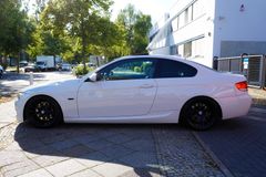 Fahrzeugabbildung BMW 335i xDrive M-Paket N54 Navi Leder SHZ PDC TOP!