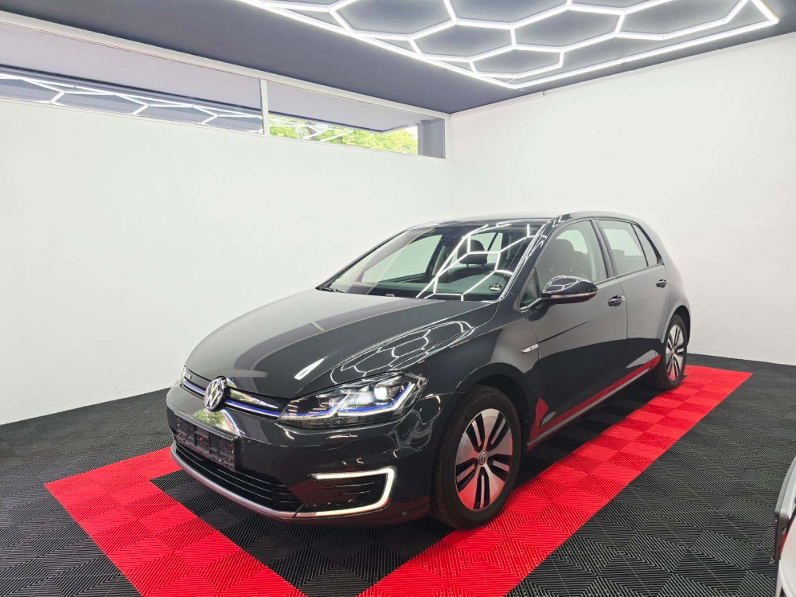 Volkswagen Golf VII e-Golf*NAVI*SZHZG*ACC*WÄRMEPUMPE*CCS