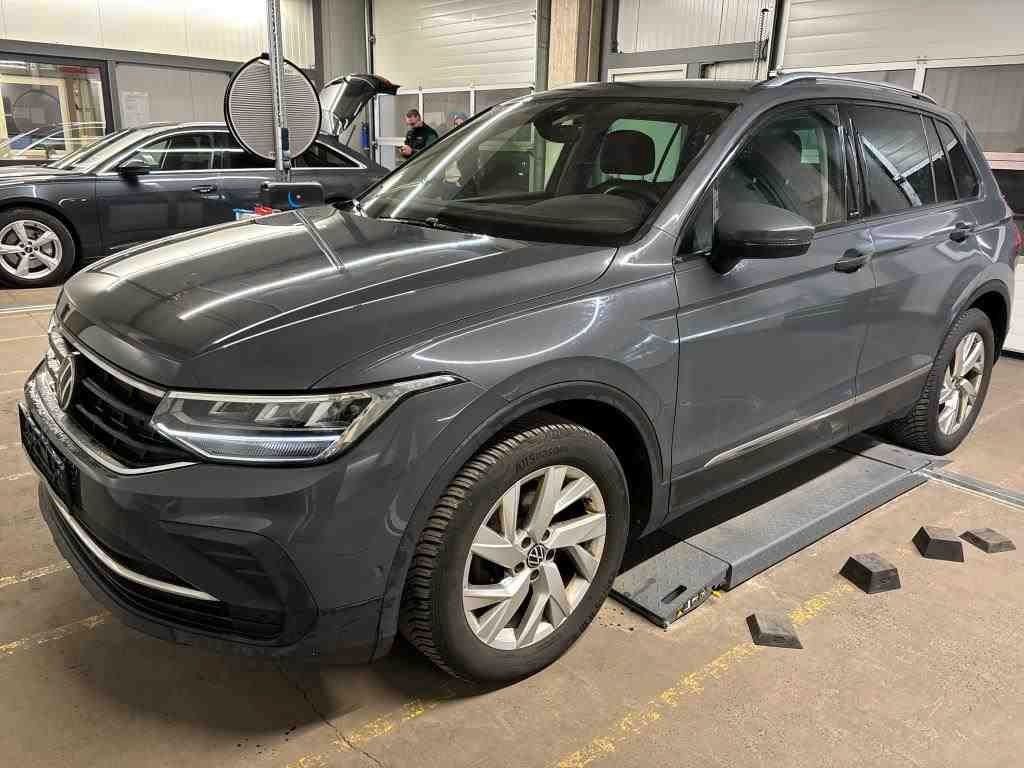 Fahrzeugabbildung Volkswagen Tiguan Active KAMERA 18`NAVI PARKLENK ACC 1.Hd