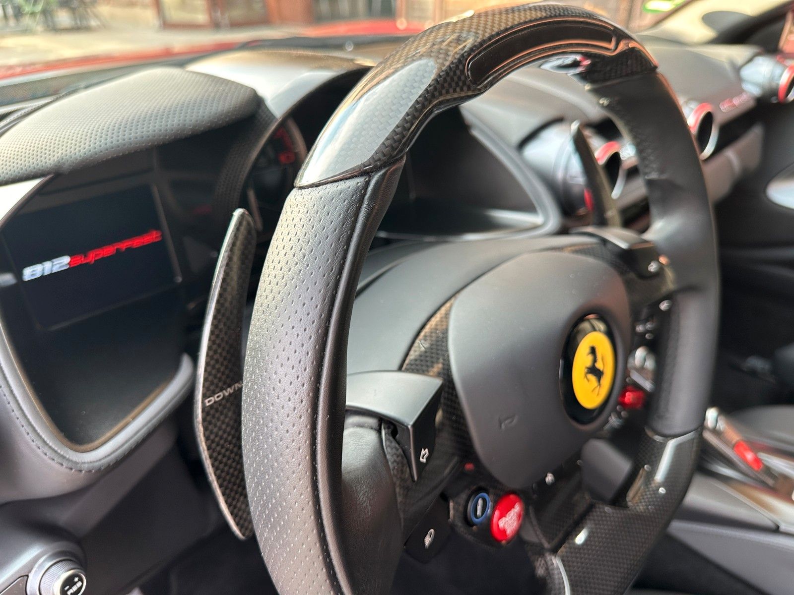 Fahrzeugabbildung Ferrari 812  Superfast*Rosso Fuoco*dt. Auto*200% Carbon