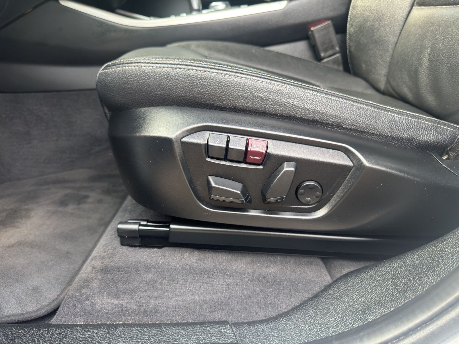 Fahrzeugabbildung BMW X4 xDrive 20d Advantage*Business Paket*Shz*Navi*