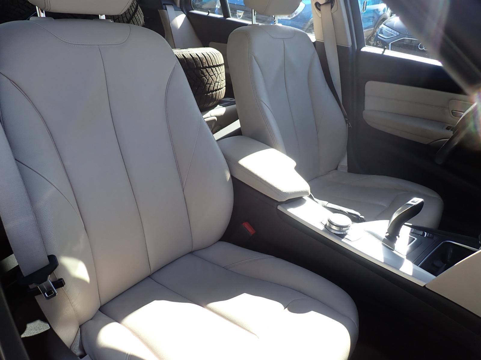 BMW 330i xDrive Advantage LED Leder Memory 1. Hand