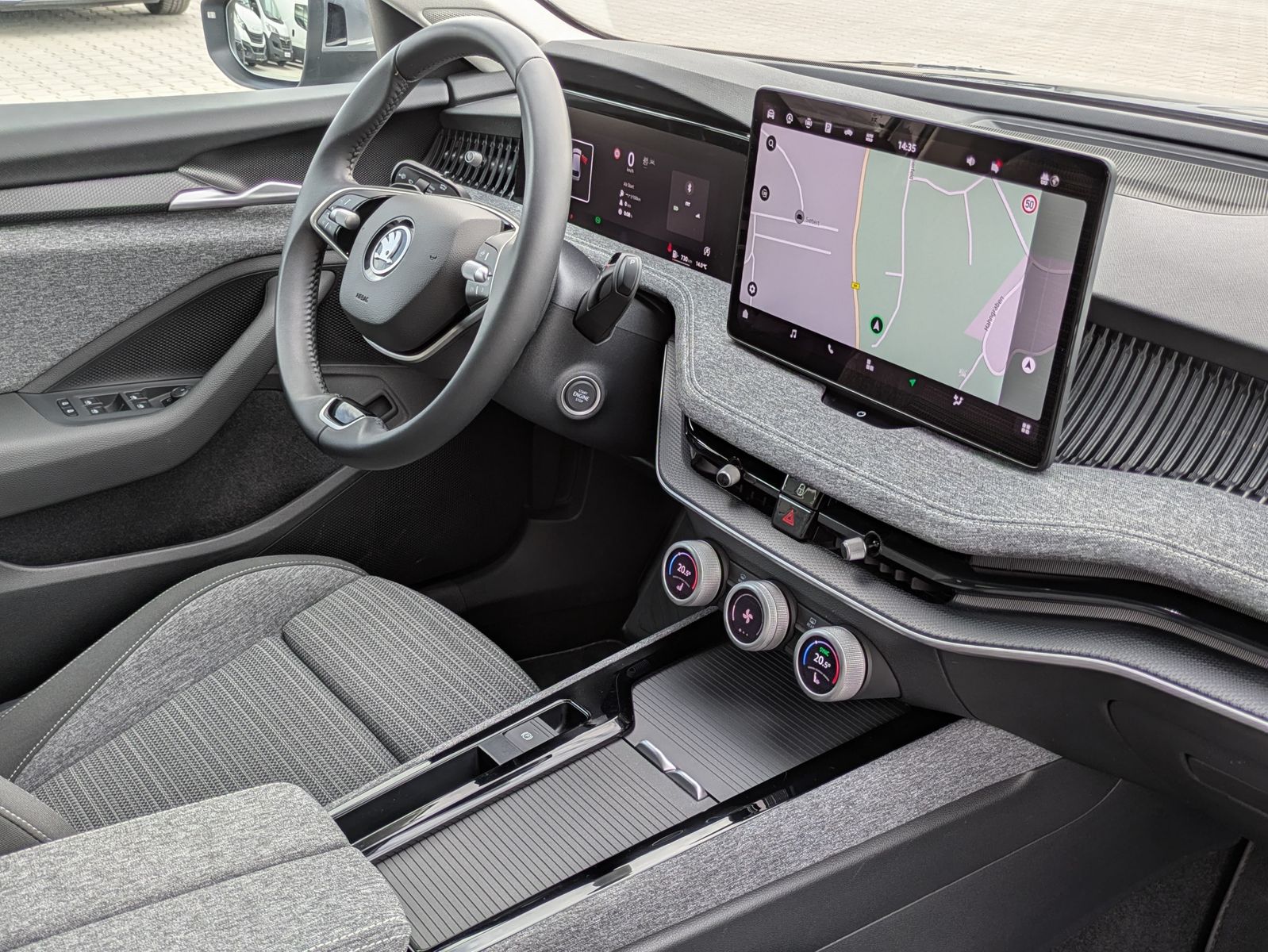 Fahrzeugabbildung SKODA Superb 2.0 TDI 4x4 Selection MATRIX*AHK*5J GAR.
