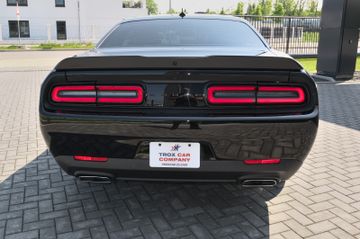 Dodge Challenger - 8