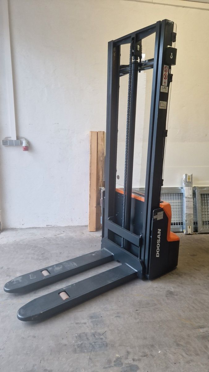 DOOSAN Lithium Hochhubwagen 1,2 T