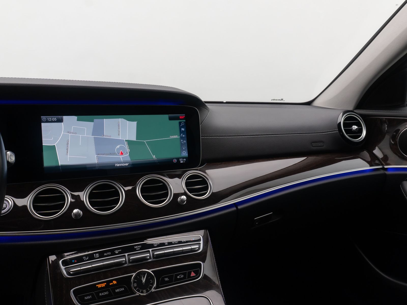 Fahrzeugabbildung Mercedes-Benz E 300 de Widscreen 360&deg; DAB AHK FahrAss HiFi 18"