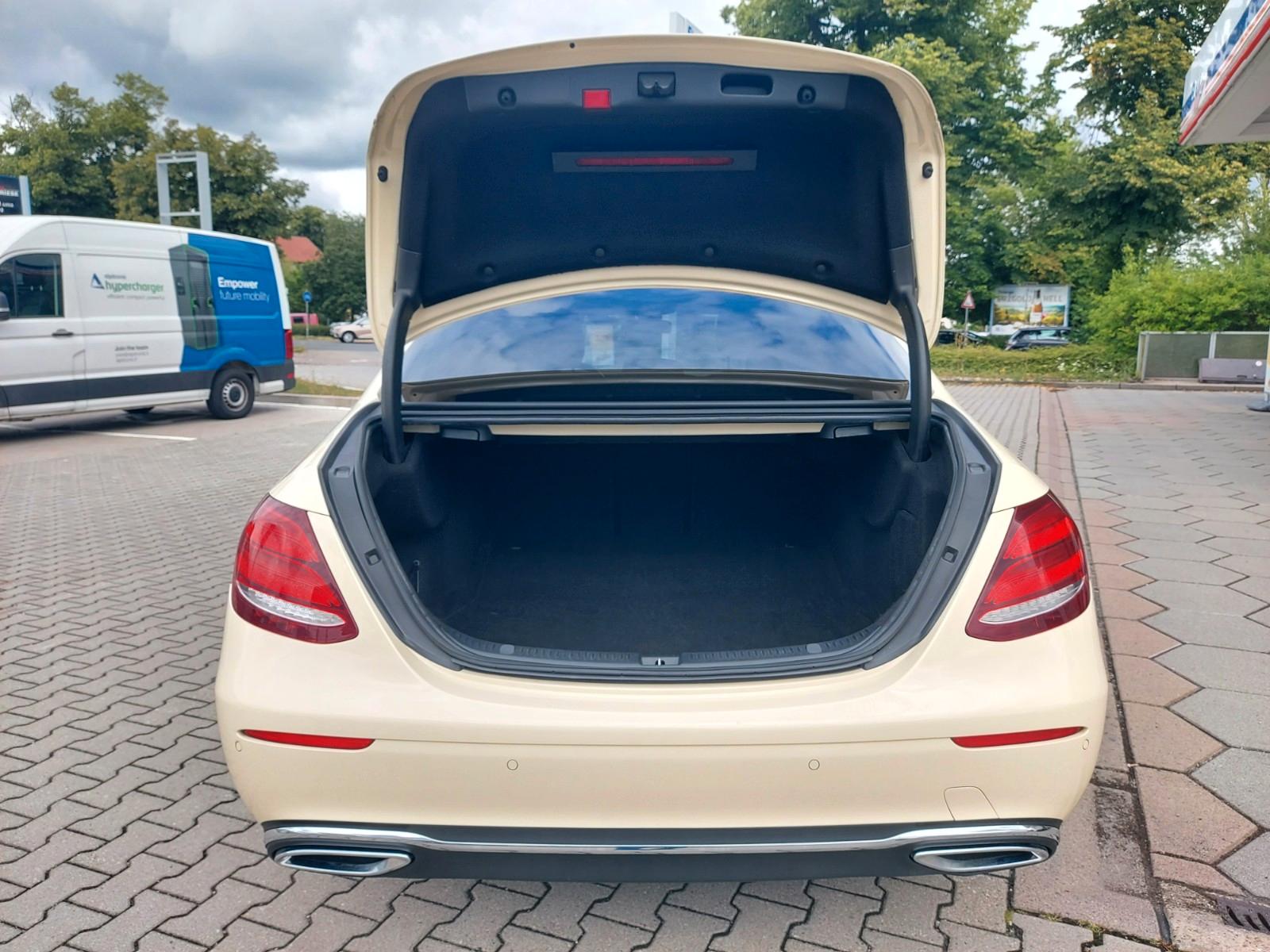Mercedes-Benz E 220 E Limousine E 220 d Taxi Navi Kamera
