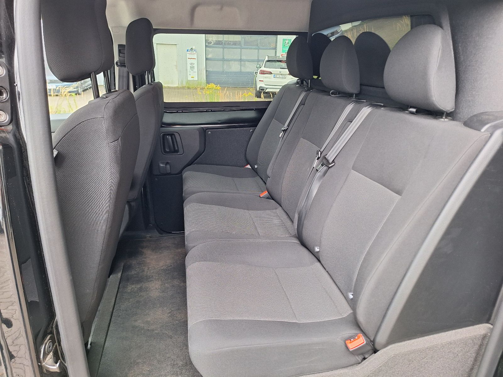 Fahrzeugabbildung Opel Vivaro Doka 5 Sitzer /Aut. Hagelschaden