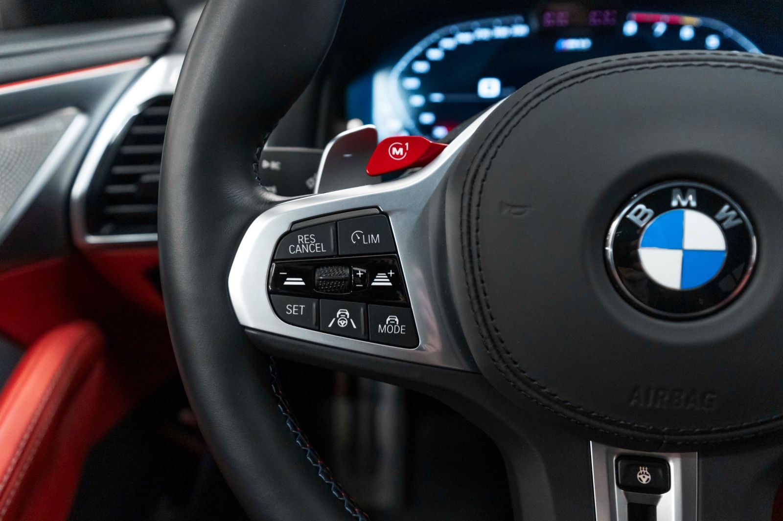 Fahrzeugabbildung BMW M8 Competition GC Head Up Laserlicht B&W ACC 360