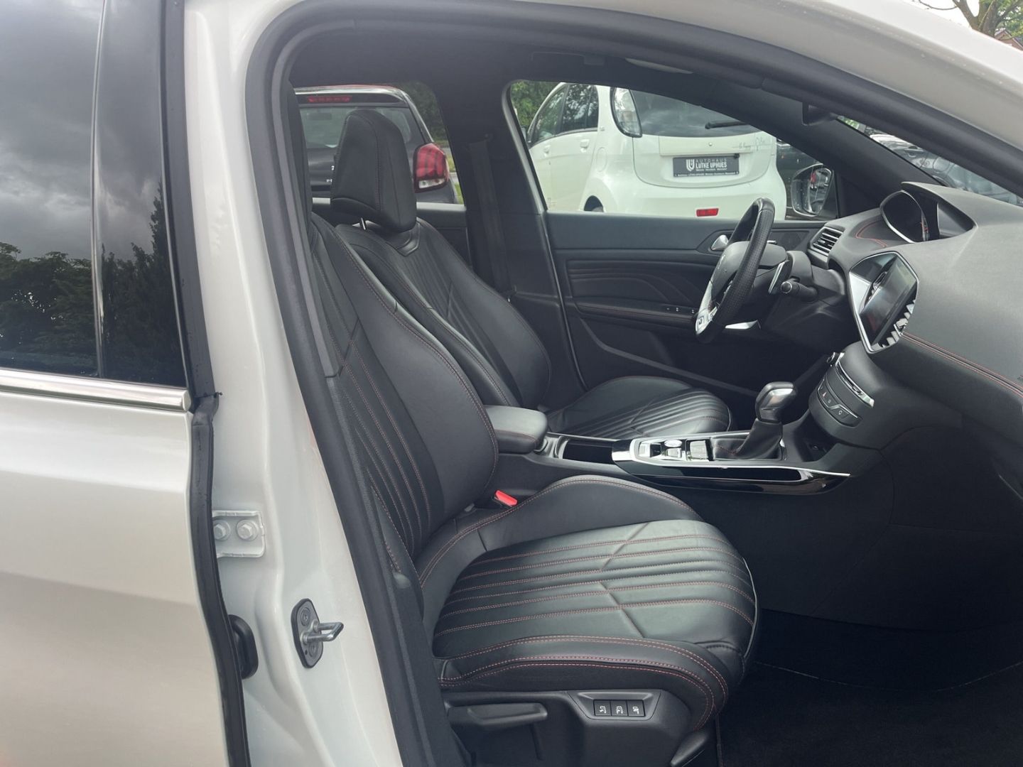 Fahrzeugabbildung Peugeot 308 SW GT BlueHdi 180 EAT6 Sportpaket Panorama