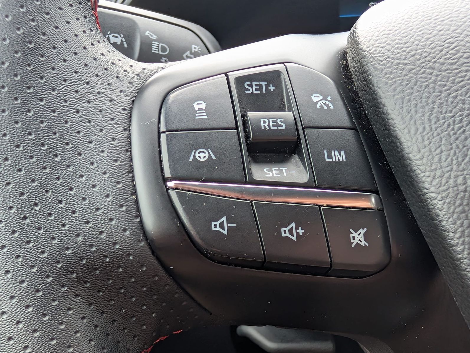 Fahrzeugabbildung Ford Focus 1.0 ST-Line X MATRIX*B&amp;O*ACC*KAM*APP*LHZ