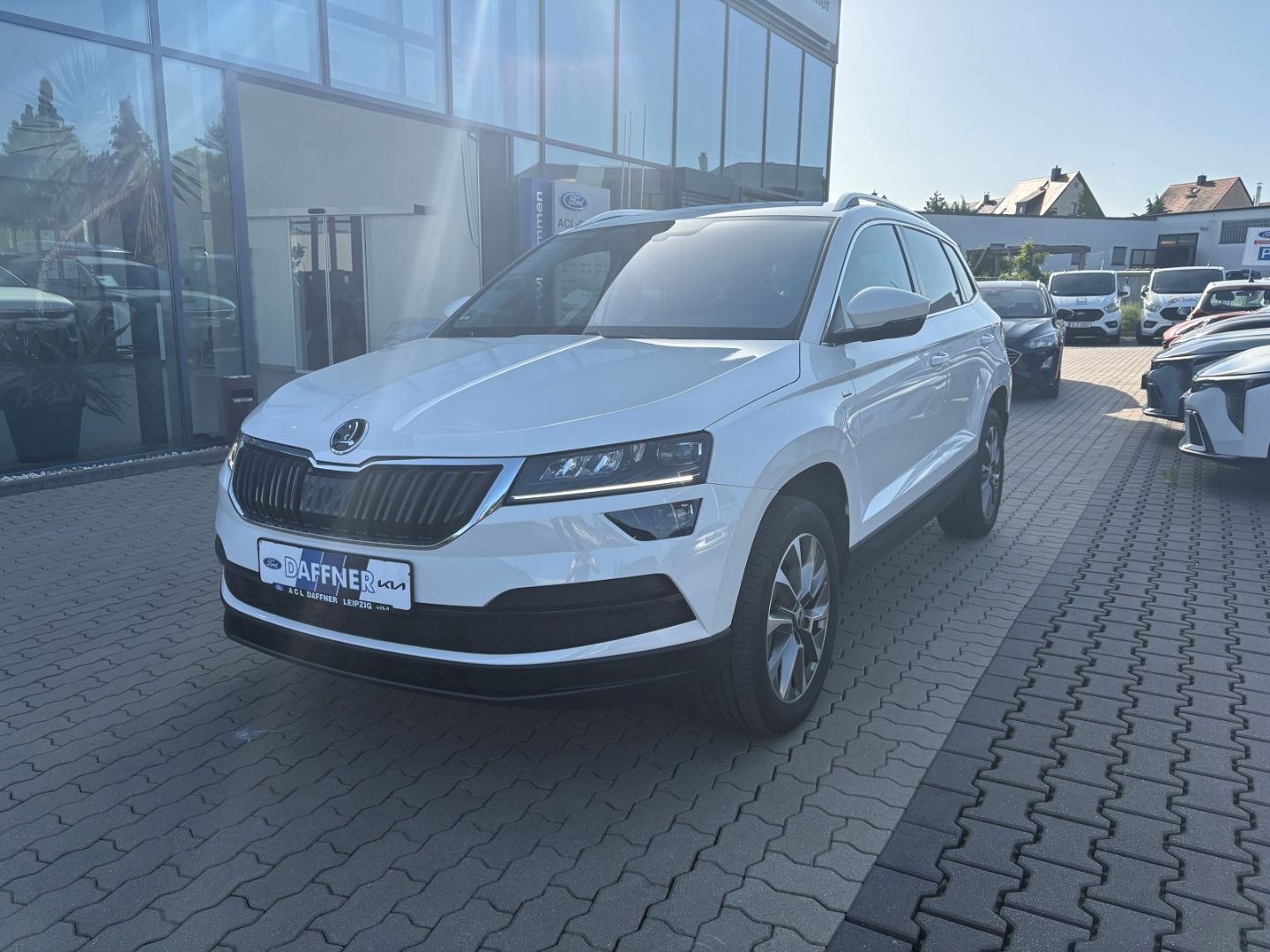 Fahrzeugabbildung SKODA Karoq Clever AHK BeheizbareWSS KLIMA ElekHeckkla