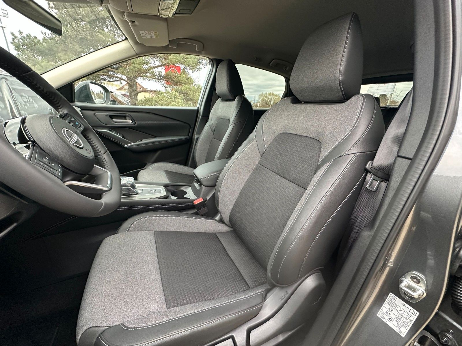 Fahrzeugabbildung Nissan Qashqai 1.3 DIG-T MHEV AT N-Connecta WINTERPAKET