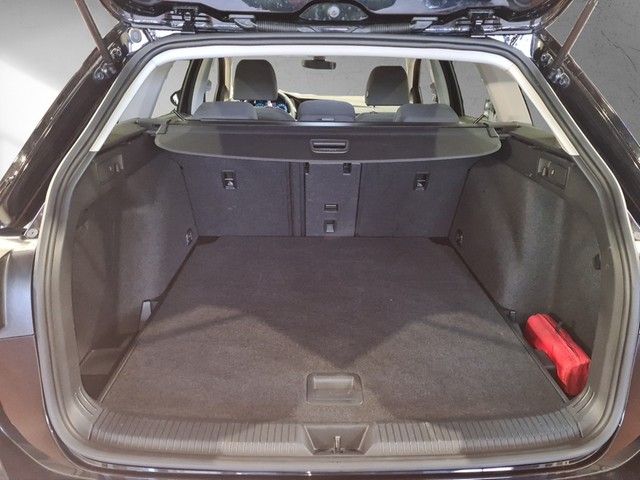 Fahrzeugabbildung Volkswagen Golf VIII Variant TSI Life STH LED Navi AID ACC