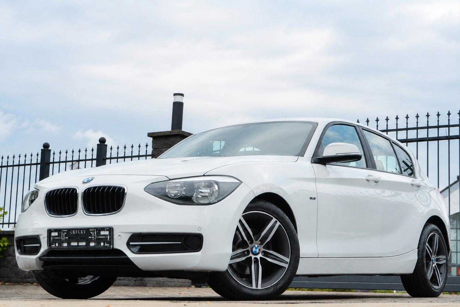 BMW 116i Sport Line 2.H/ avi/gepflegt/SHZ/8Fach/PDC