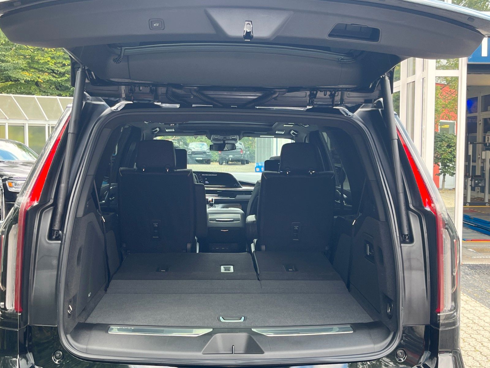 Fahrzeugabbildung Cadillac Escalade Sport Platinum 6.2 V8  4x4