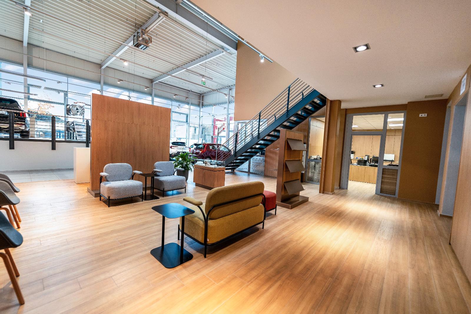 showroom-image-top