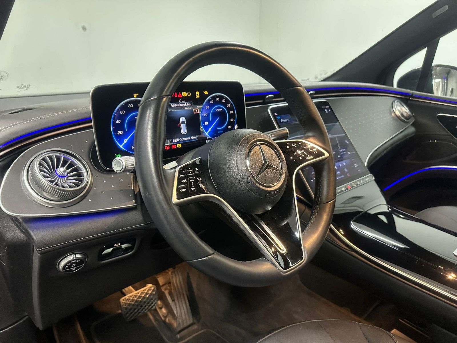 Fahrzeugabbildung Mercedes-Benz EQS 450 SUV *PANORAMA*KEYGO*7 SITZER*