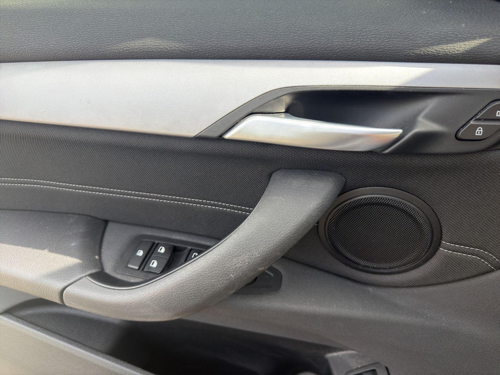 Fahrzeugabbildung BMW X1 sDrive 18 i Advantage PDC*Shzg*2-Zo.Klima*