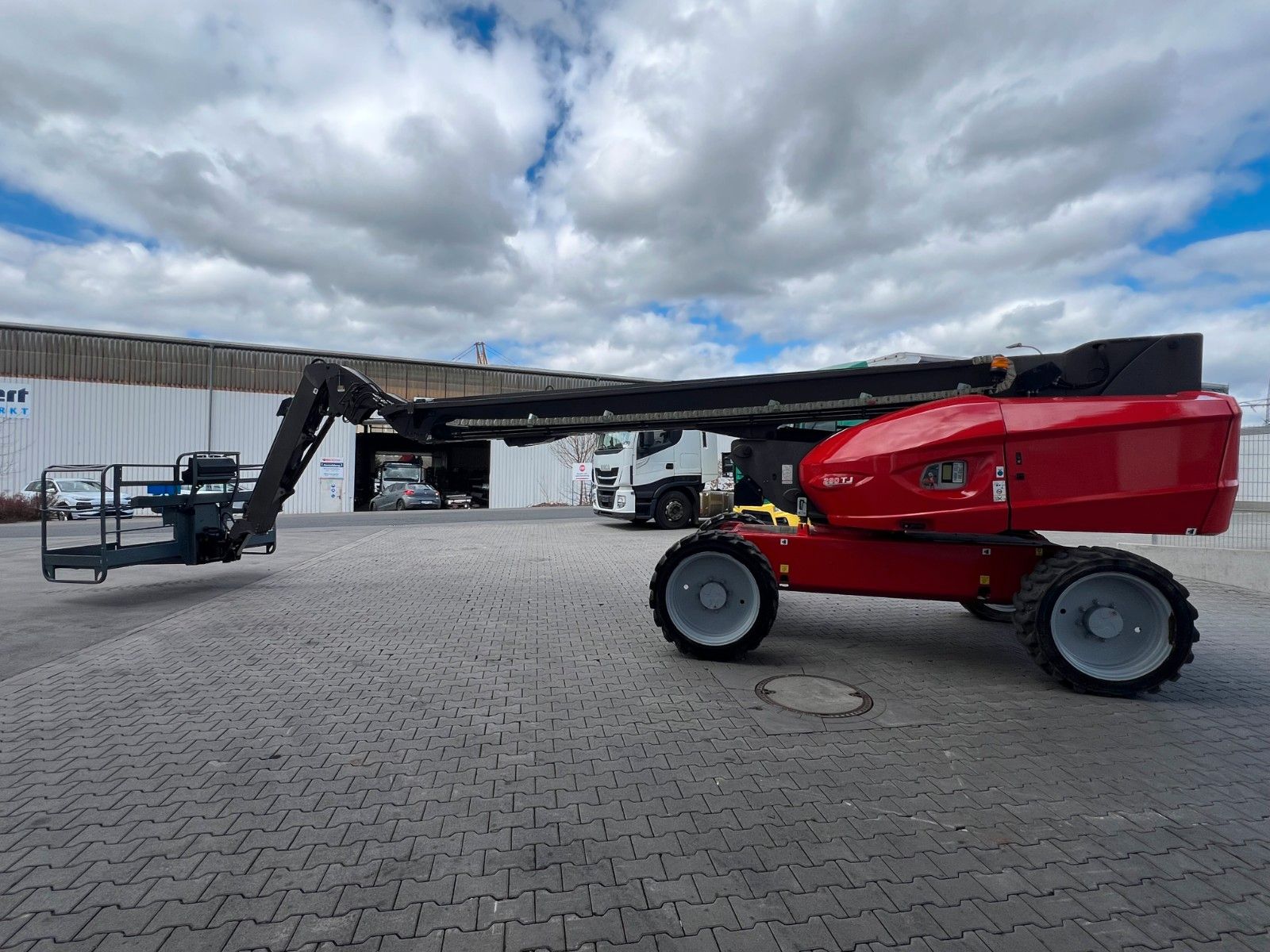 Fahrzeugabbildung Manitou 280 TJ / Arbeitshöhe: 28m / 4x4