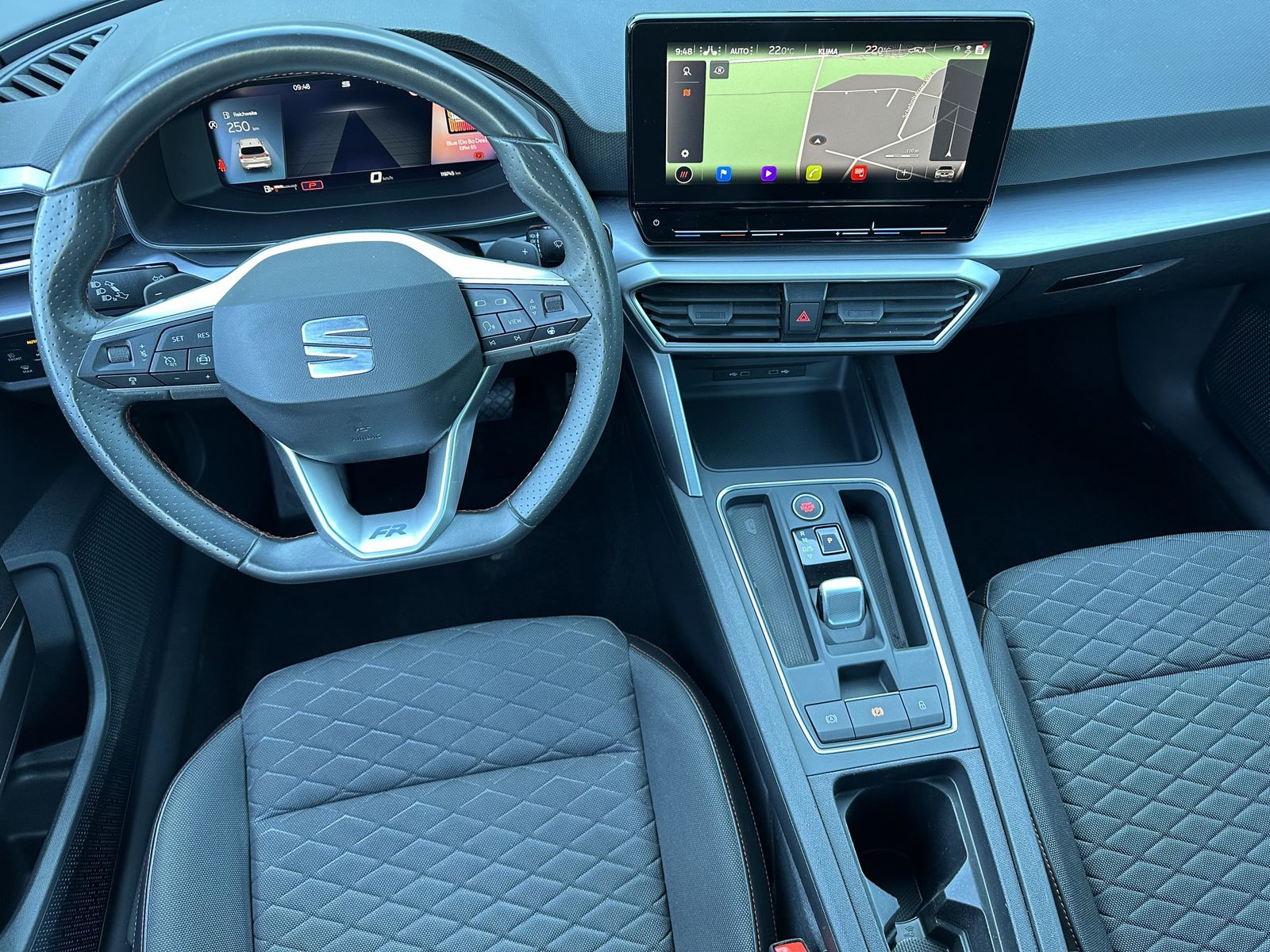 Fahrzeugabbildung SEAT Leon SpT 2.0 TDI DSG FR NAV+LED+AHK+ACC+18ZO+1HD