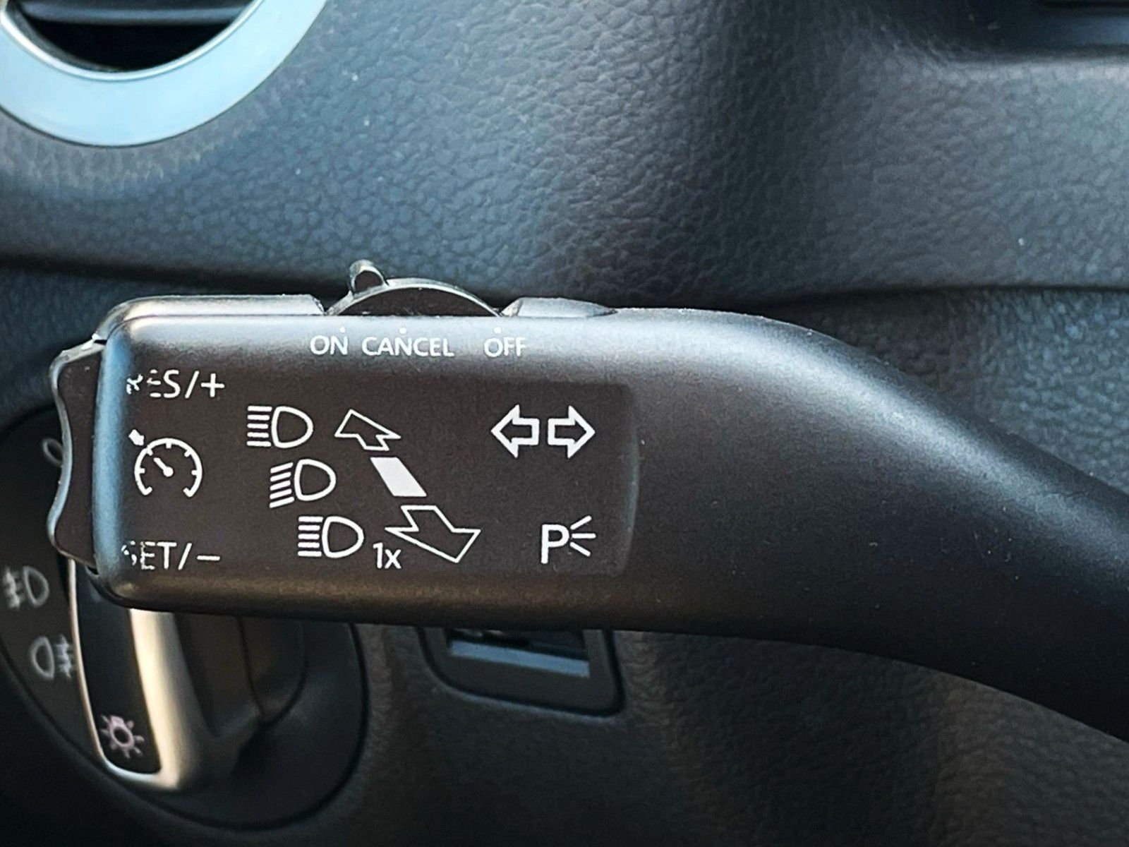 Fahrzeugabbildung Volkswagen TIGUAN 2.0TDI CUP DSG 4M NAVI DYNAUDIO CAM PANO.