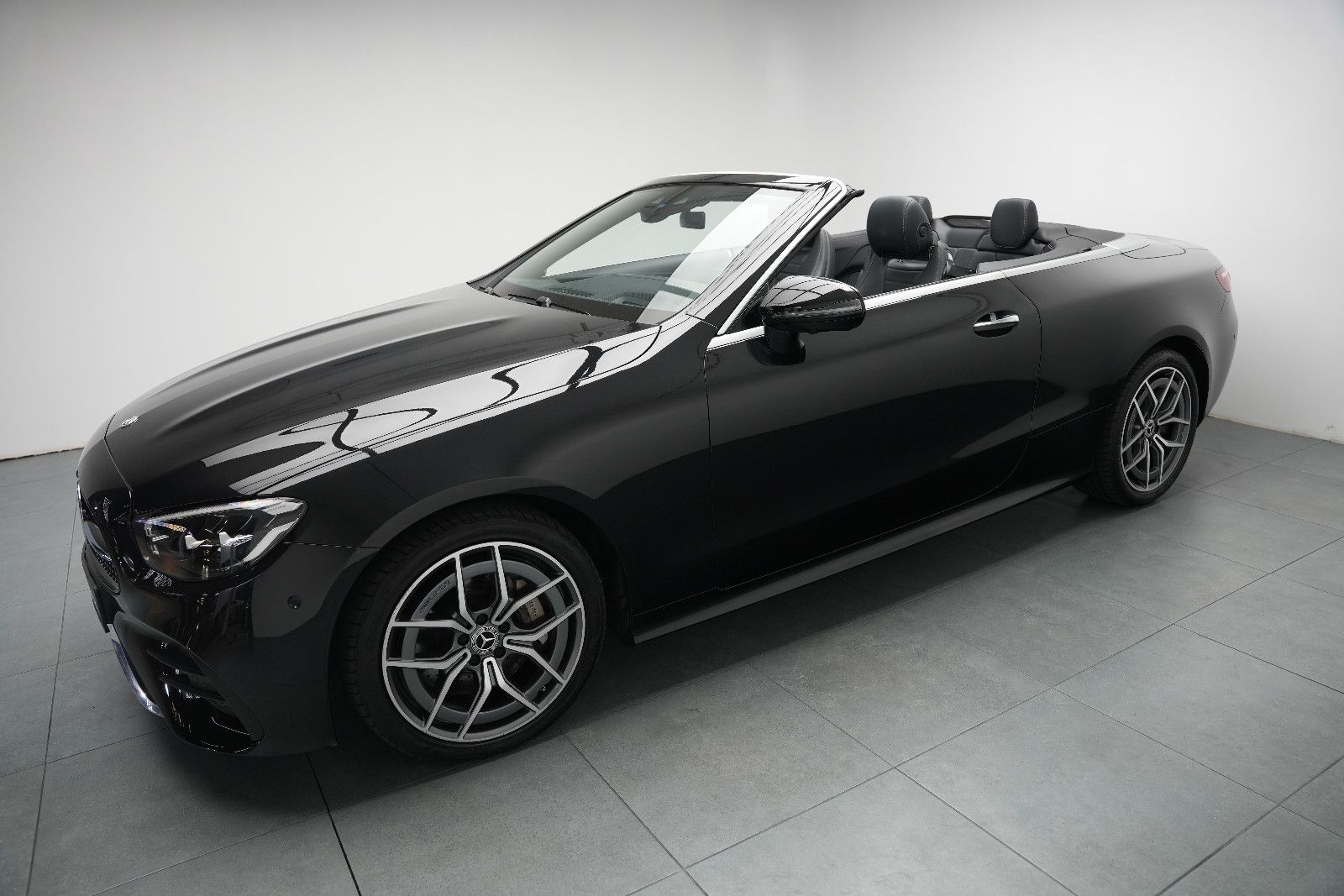 Fahrzeugabbildung Mercedes-Benz E 450 Cabrio AMG/BURMESTER/HUD/AMBIENTE/MASSAGE/