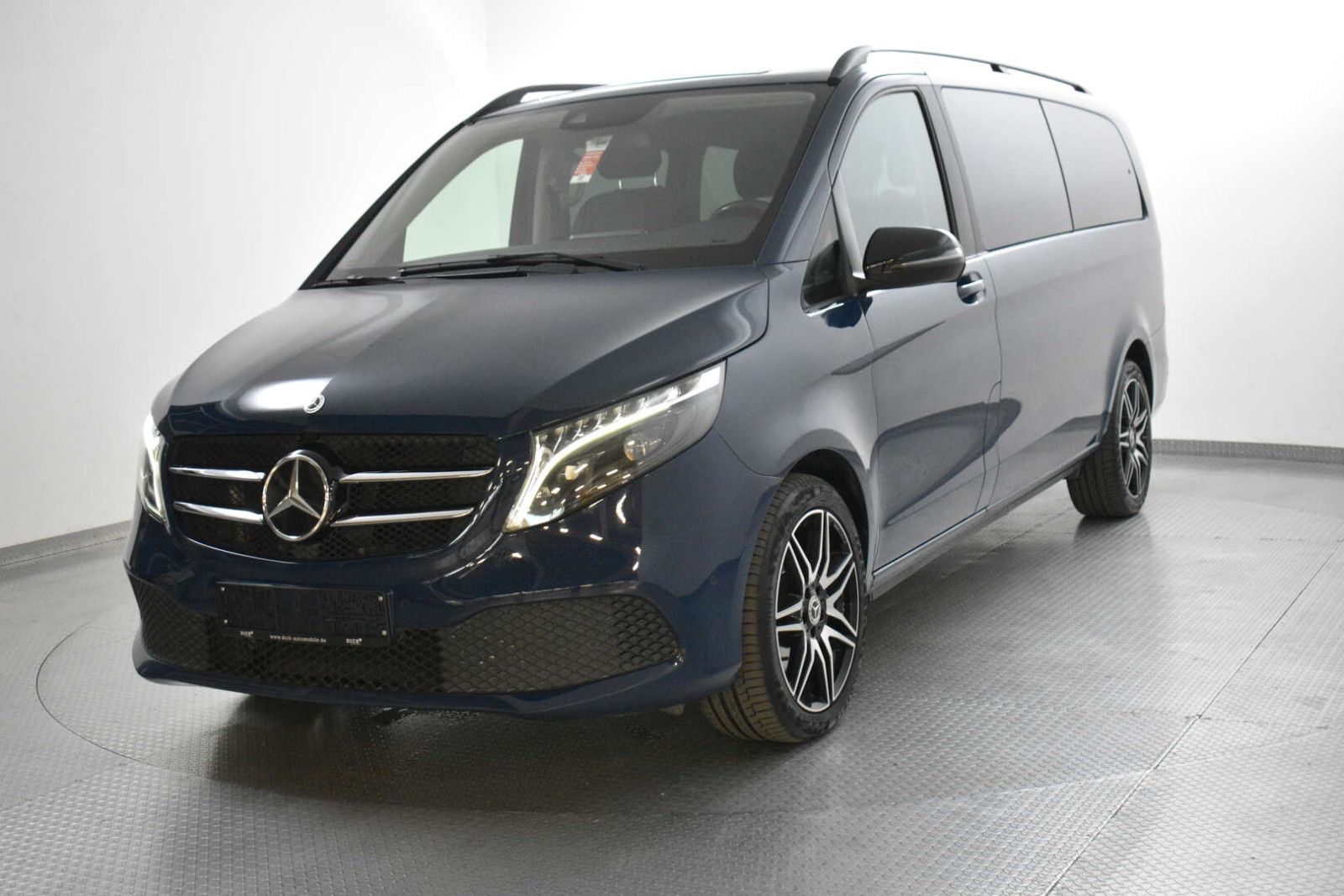 Fahrzeugabbildung Mercedes-Benz V300d 4Mat Edit Extralang AMG 19"+NIGHT+AHK+LED+