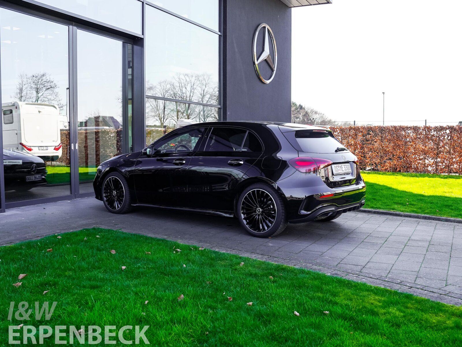 Fahrzeugabbildung Mercedes-Benz A 250 4MATIC AMG Line/Pano/Distro/360