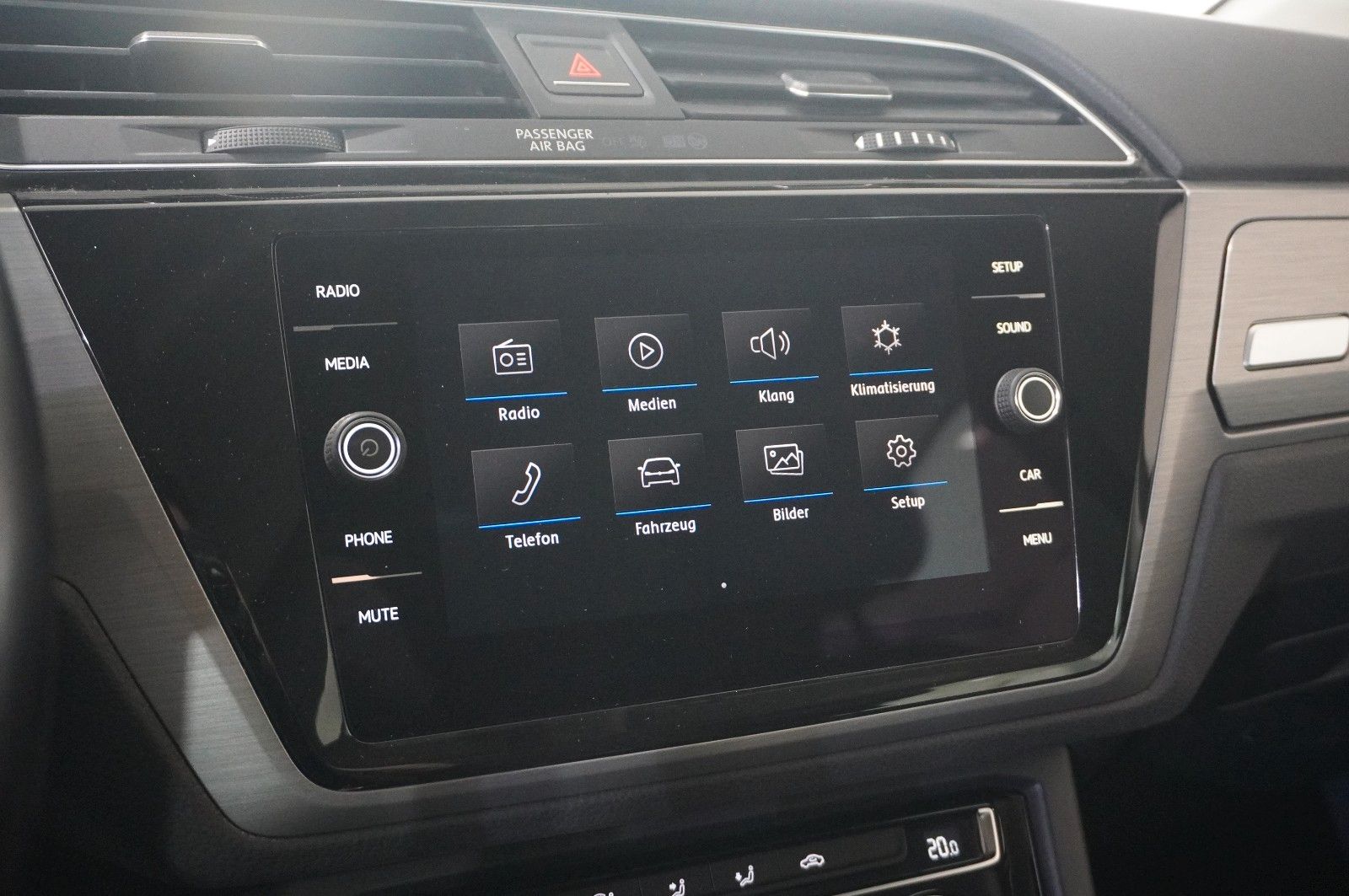 Fahrzeugabbildung Volkswagen Touran 2.0 TDI COMFORTLINE KLIMA/PDC/USB/ALU/BT