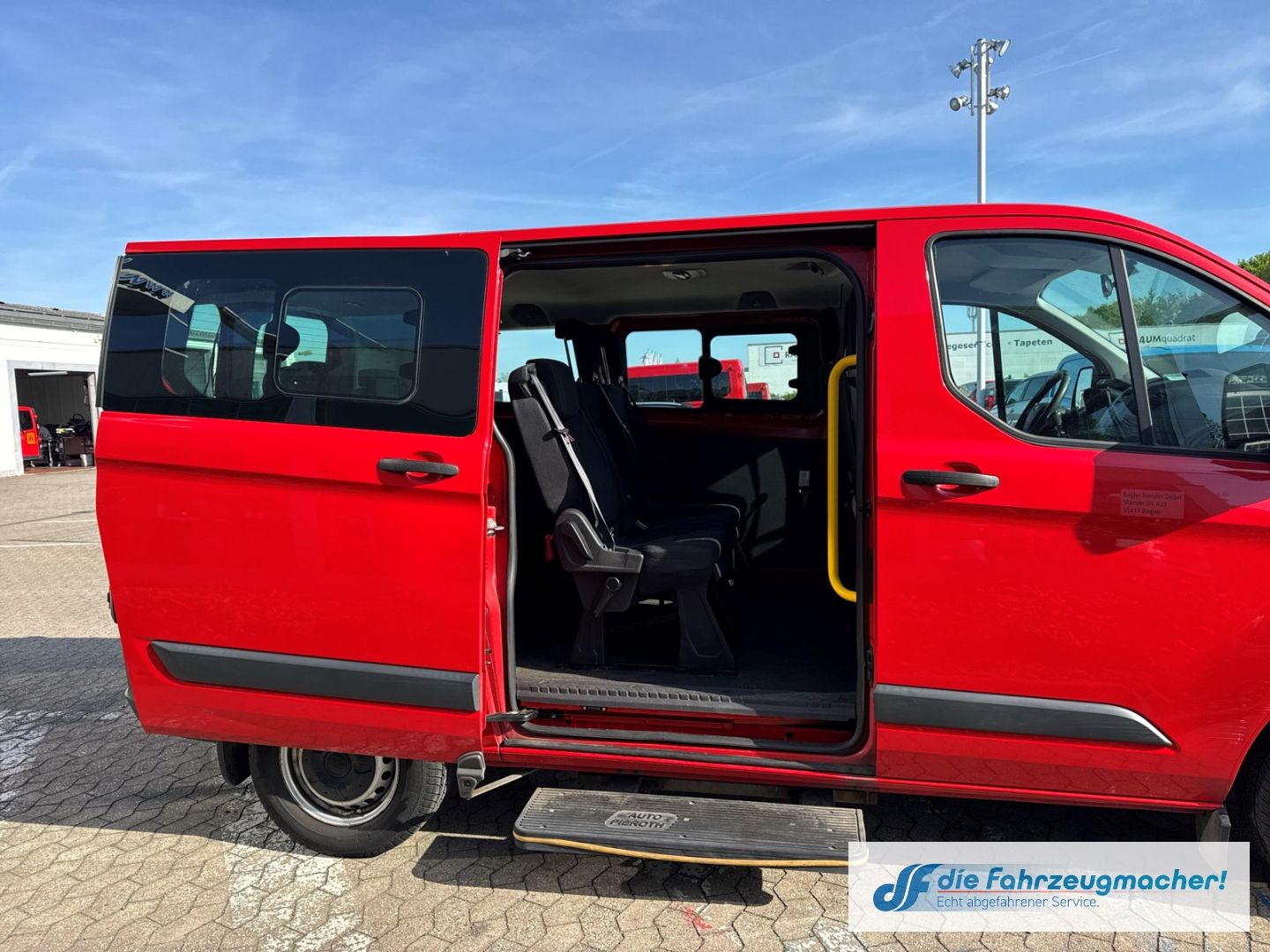 Fahrzeugabbildung Ford Transit Custom Kombi 300 L1 2.2 TDCi *2275 *EXPO