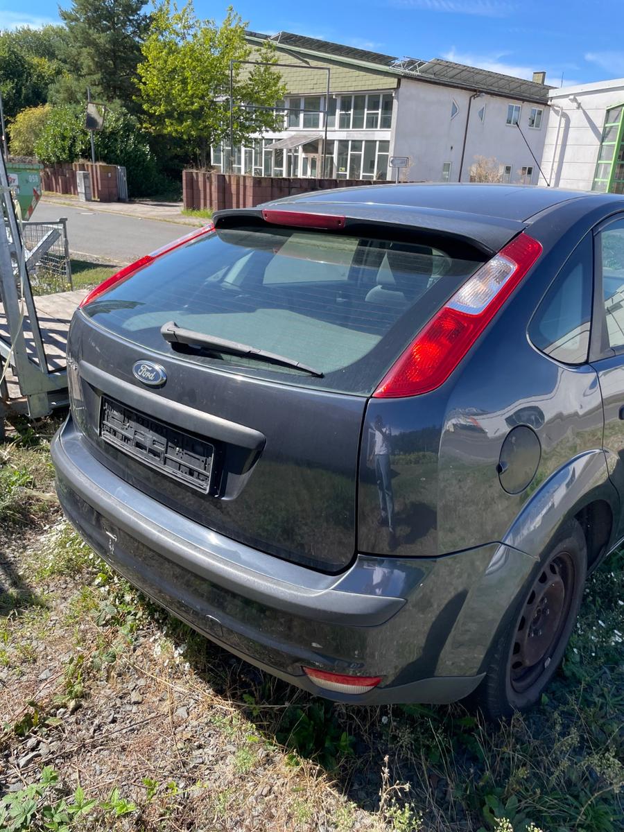 Ford Focus 2004 — салон
