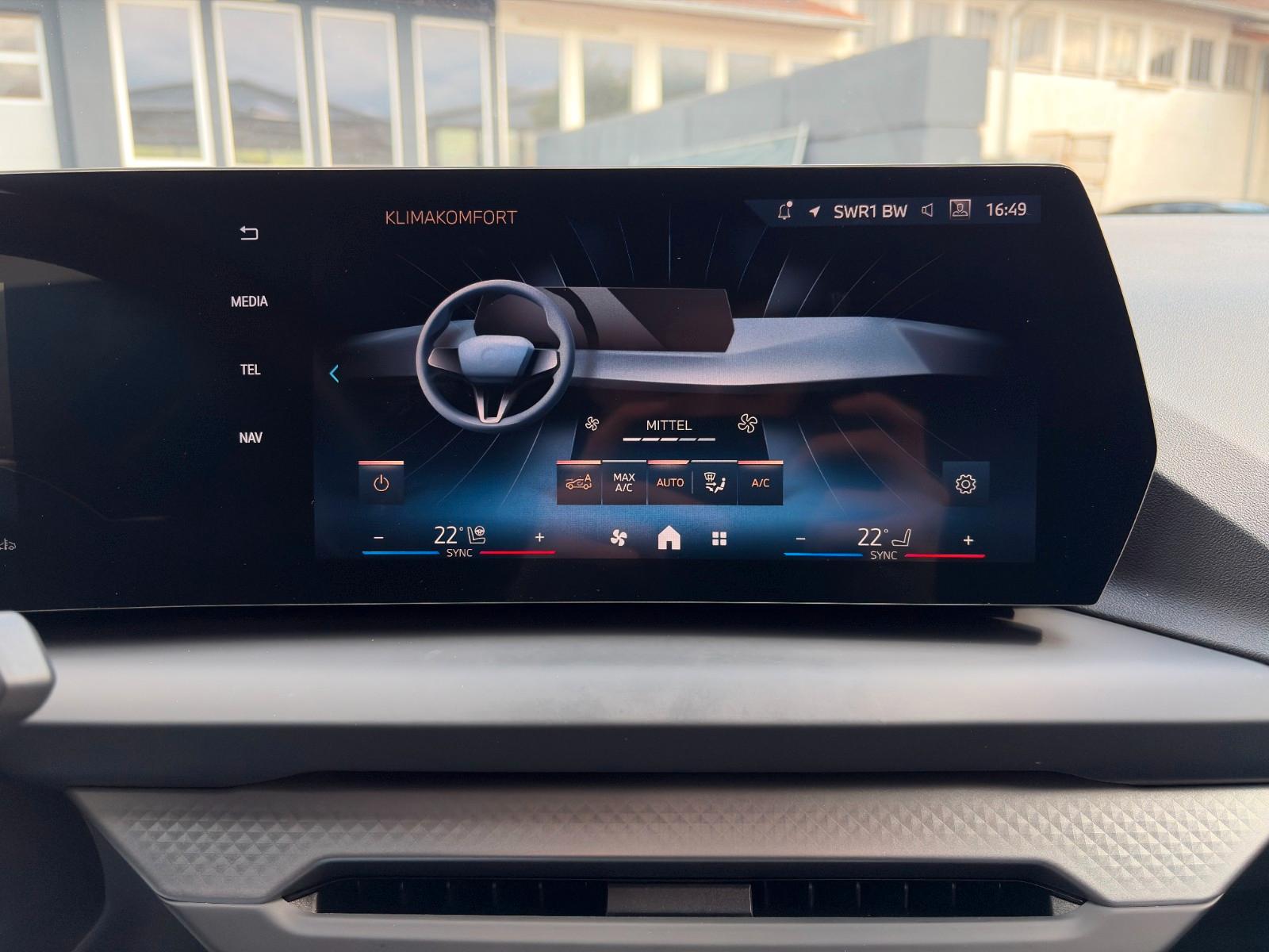 BMW 1 Series i Aut. Adap. LED CAM SHZ LHZ KZG CarPlay, миниатюра 21