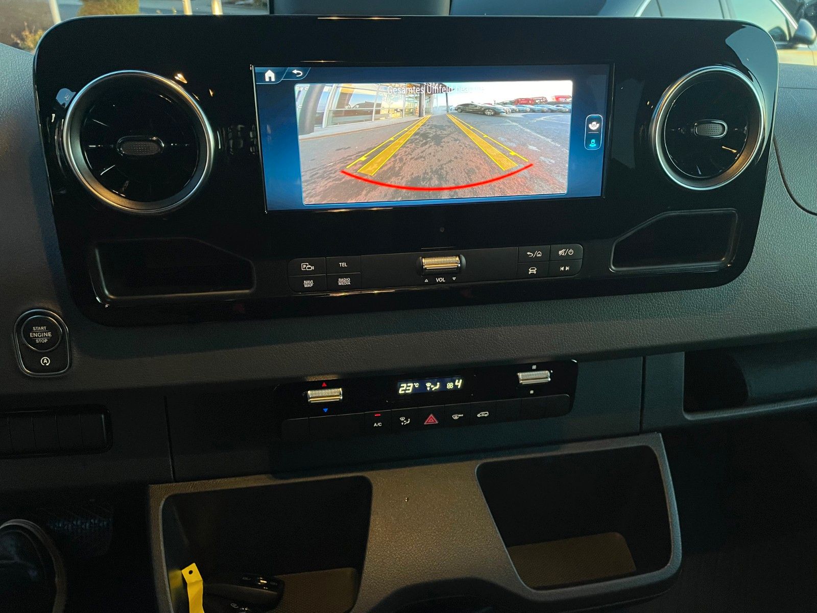 Fahrzeugabbildung Mercedes-Benz Sprinter 317 CDI DoKa 3665 9G Klima AHK3,5to