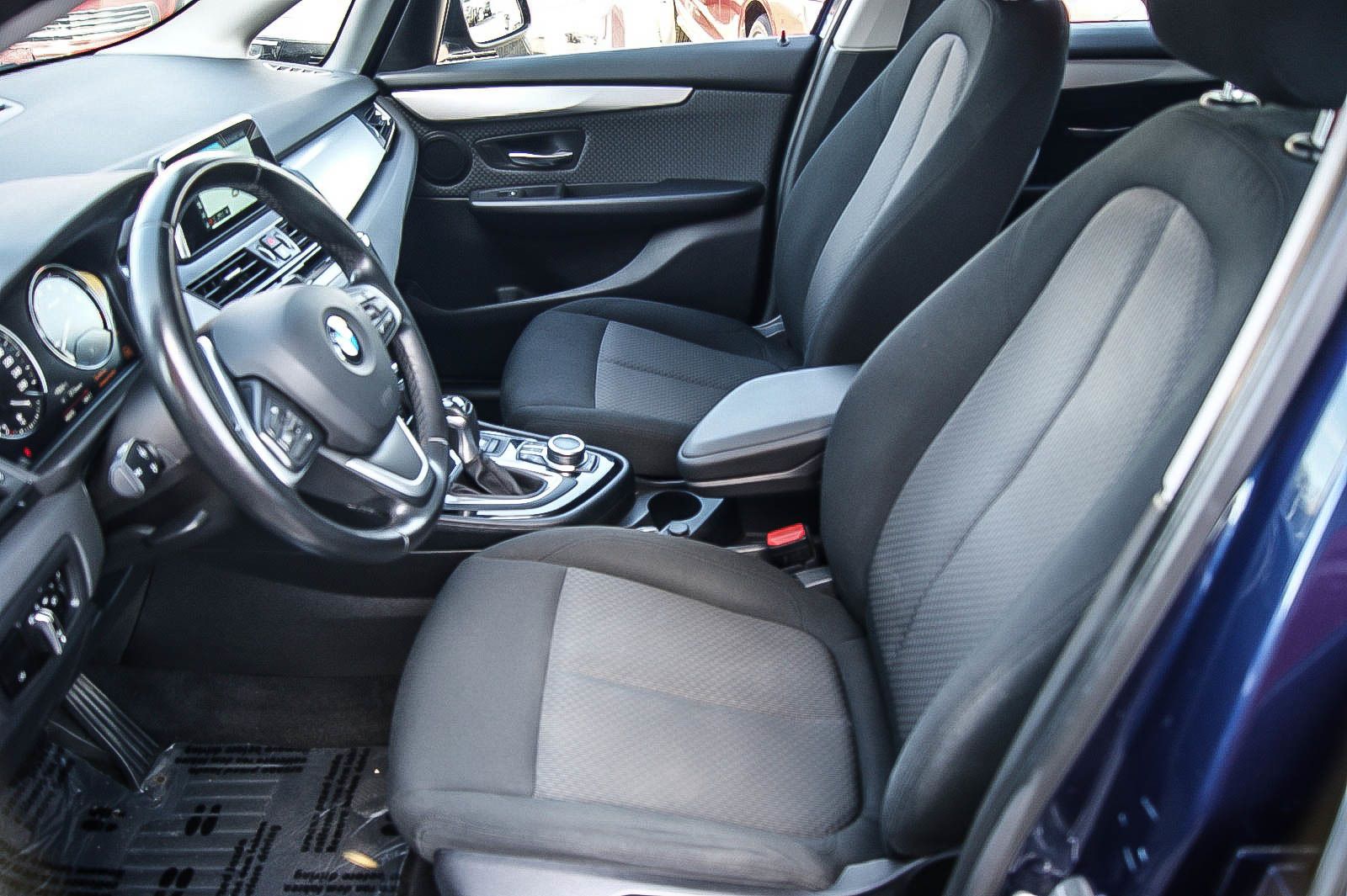 Fahrzeugabbildung BMW 225 xe Active Tourer Aut ADVANTAGE PDC SHZG NAVI