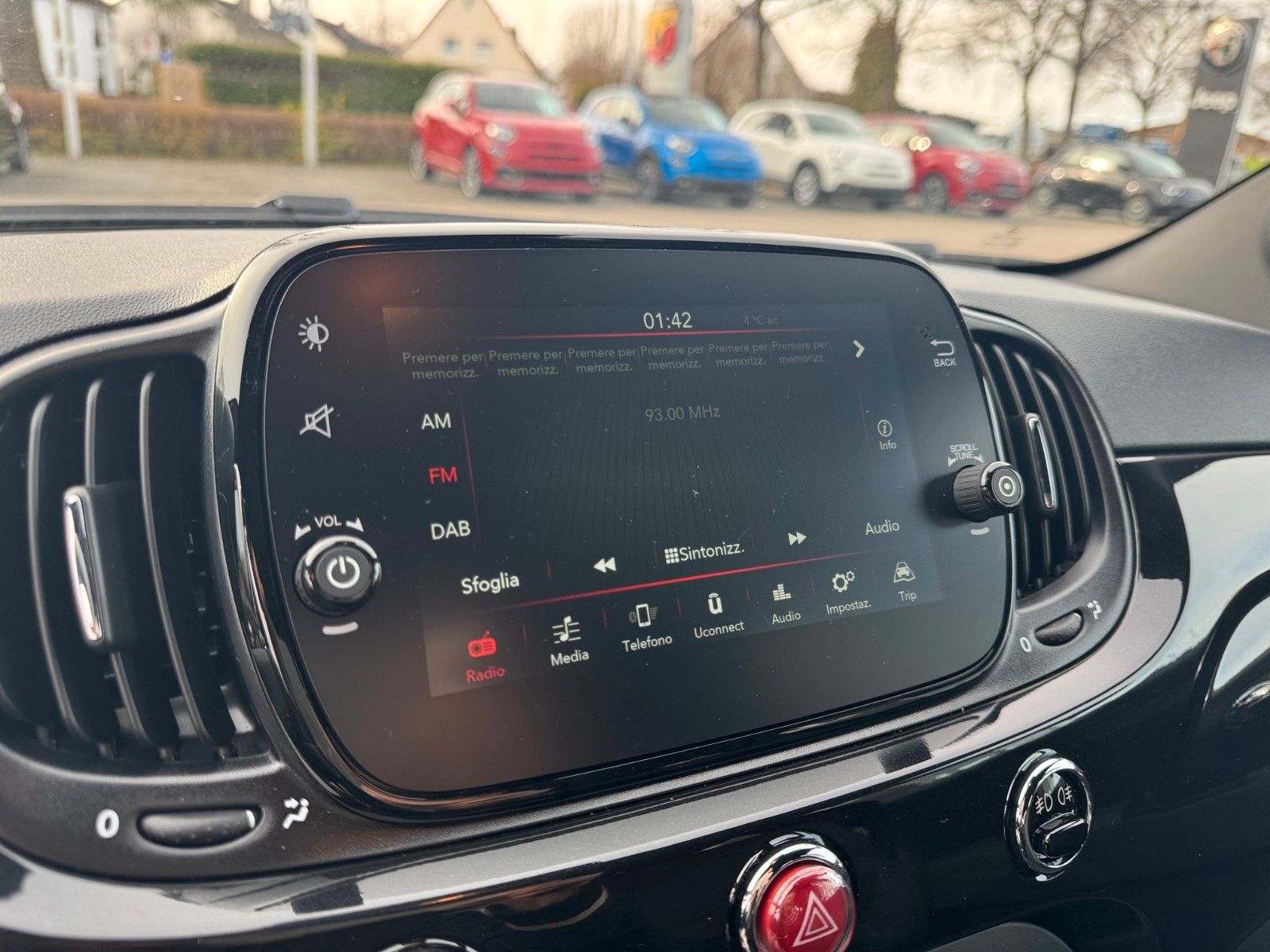 Fahrzeugabbildung Fiat FIAT 500 Hatchback Carplay  Hybrid Tageszulassun