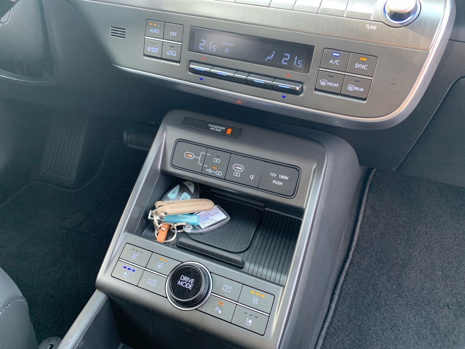 Fahrzeugabbildung Hyundai KONA Prime Elektro 65,4 kWh BOSE Sitz 19Zoll