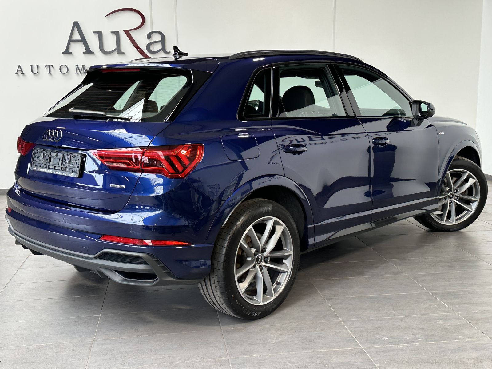 Fahrzeugabbildung Audi Q3 40 TFSI Qu S-Line Black NAV+LED+AHK+ACC+19ZO