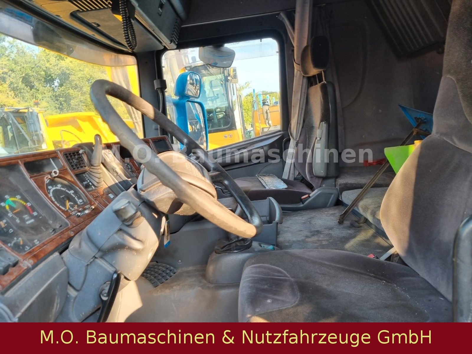 Fahrzeugabbildung Scania 420 - 124 L / Euro 3 / EPS /