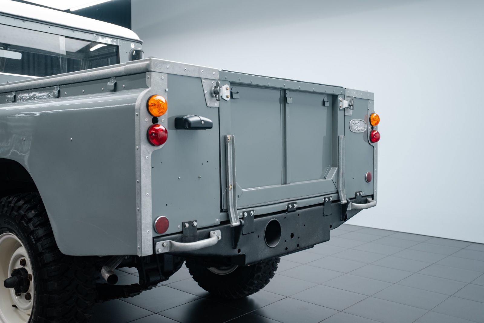 Fahrzeugabbildung Land Rover Serie III 109 LWB/MILITÄRAUSFÜHRUNG/RESTAURIERT