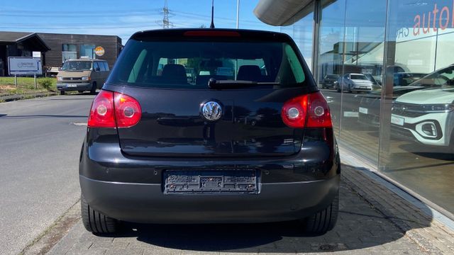 Fahrzeugabbildung Volkswagen Golf V Limousine 1.6 United aus 1. Hand !!