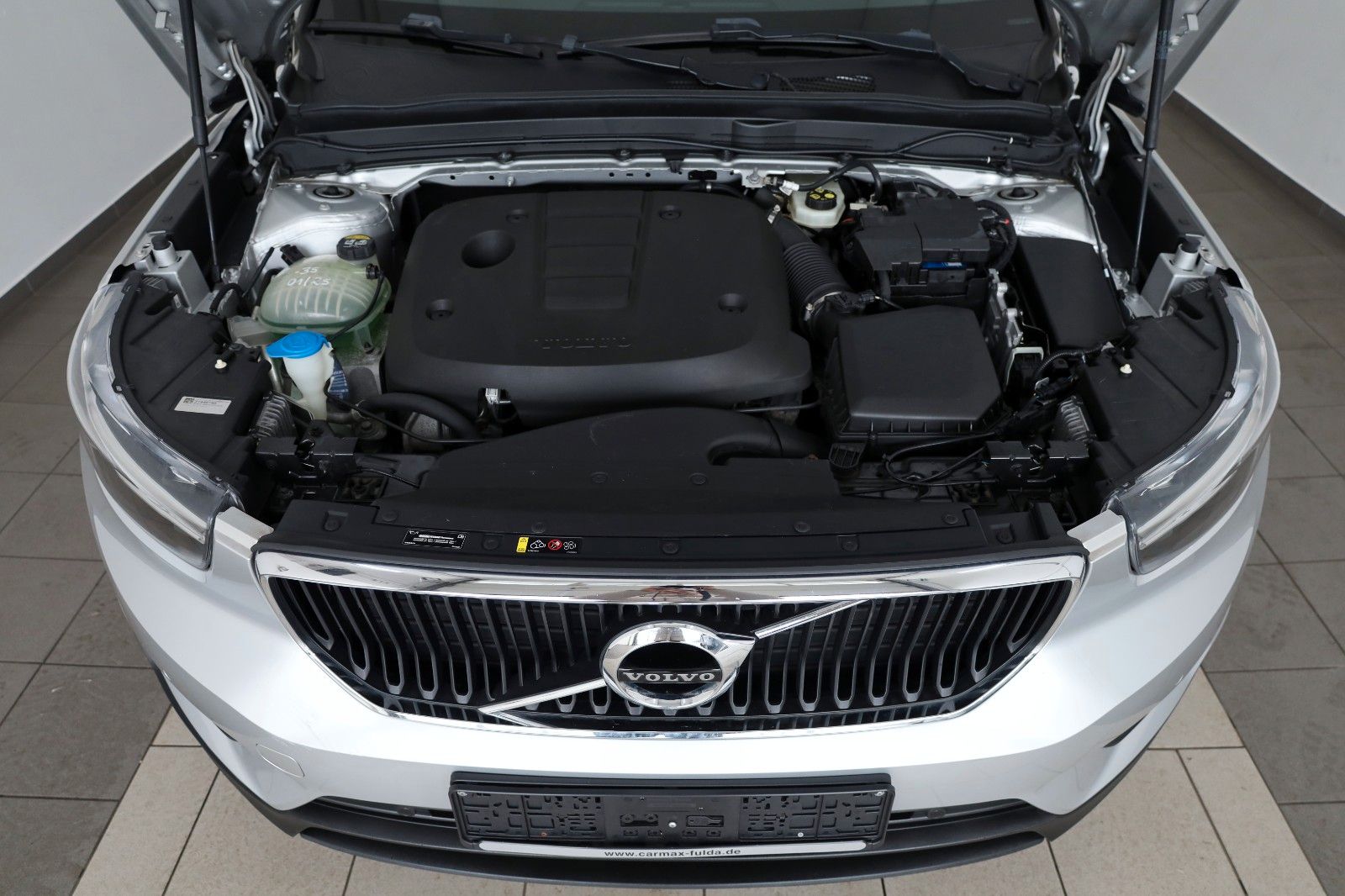 Fahrzeugabbildung Volvo XC40 2WD Navi,LED,Kamera,Apple CarPlay,PDC