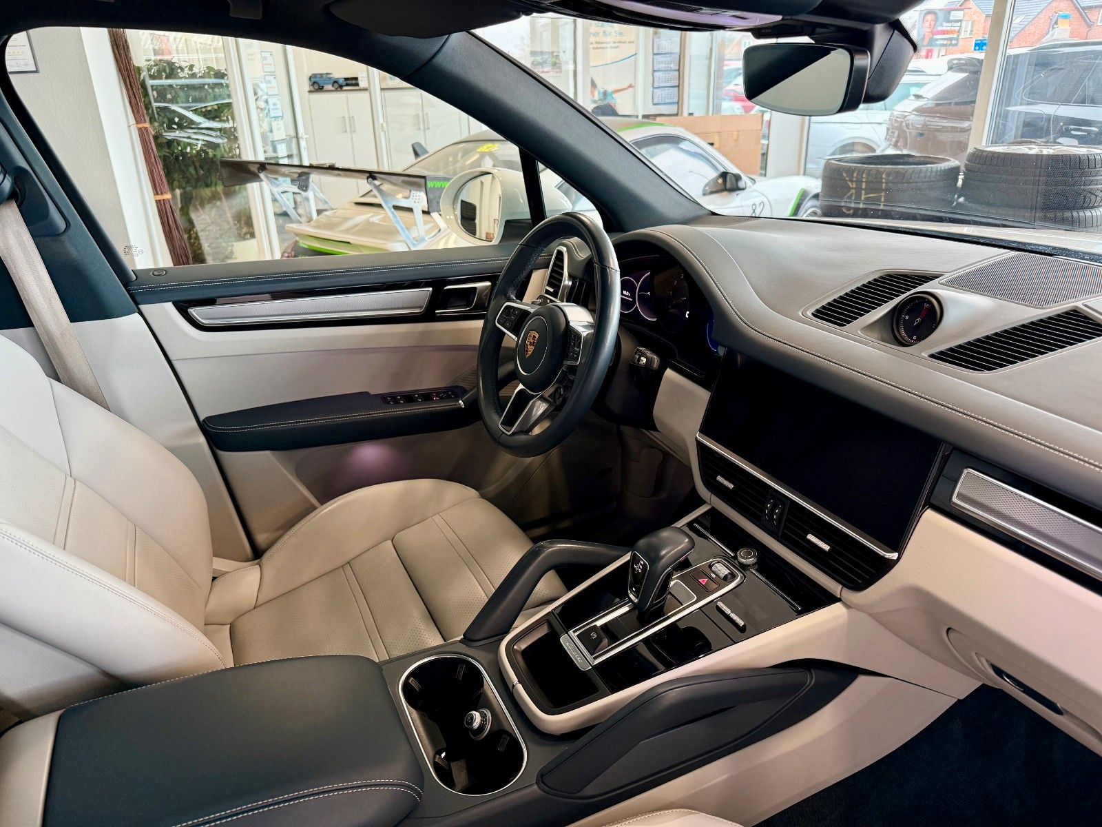 Fahrzeugabbildung Porsche Cayenne V6 Platinum Edition SportChrono/Panorama