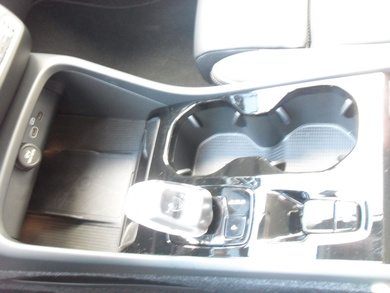 Fahrzeugabbildung Volvo XC 40 B3 Plus Dark | Standheizung | 360°